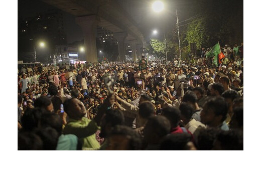 हत्यारों की गिरफ्तारी को लेकर सड़कों पर उतरे हादी समर्थक, यूनुस सरकार को अल्टीमेटम 